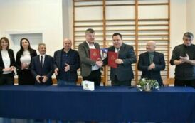 Umowa na budowę hali gimnastycznej w Woszczelach 18
