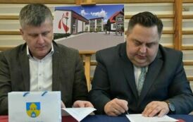 Umowa na budowę hali gimnastycznej w Woszczelach 16