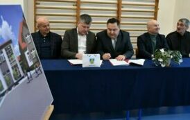 Umowa na budowę hali gimnastycznej w Woszczelach 14