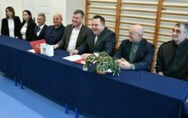 Umowa na budowę hali gimnastycznej w Woszczelach 11
