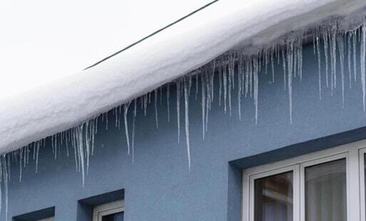 Zdjęcie do Ważna informacja dotycząca obowiązku odśnieżania dach&oacute;w