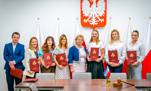 Zdjęcie do &nbsp;Awans zawodowy nauczycieli i wyr&oacute;żnienia dla najlepszych &oacute;smoklasist&oacute;w Gminy Ełk
